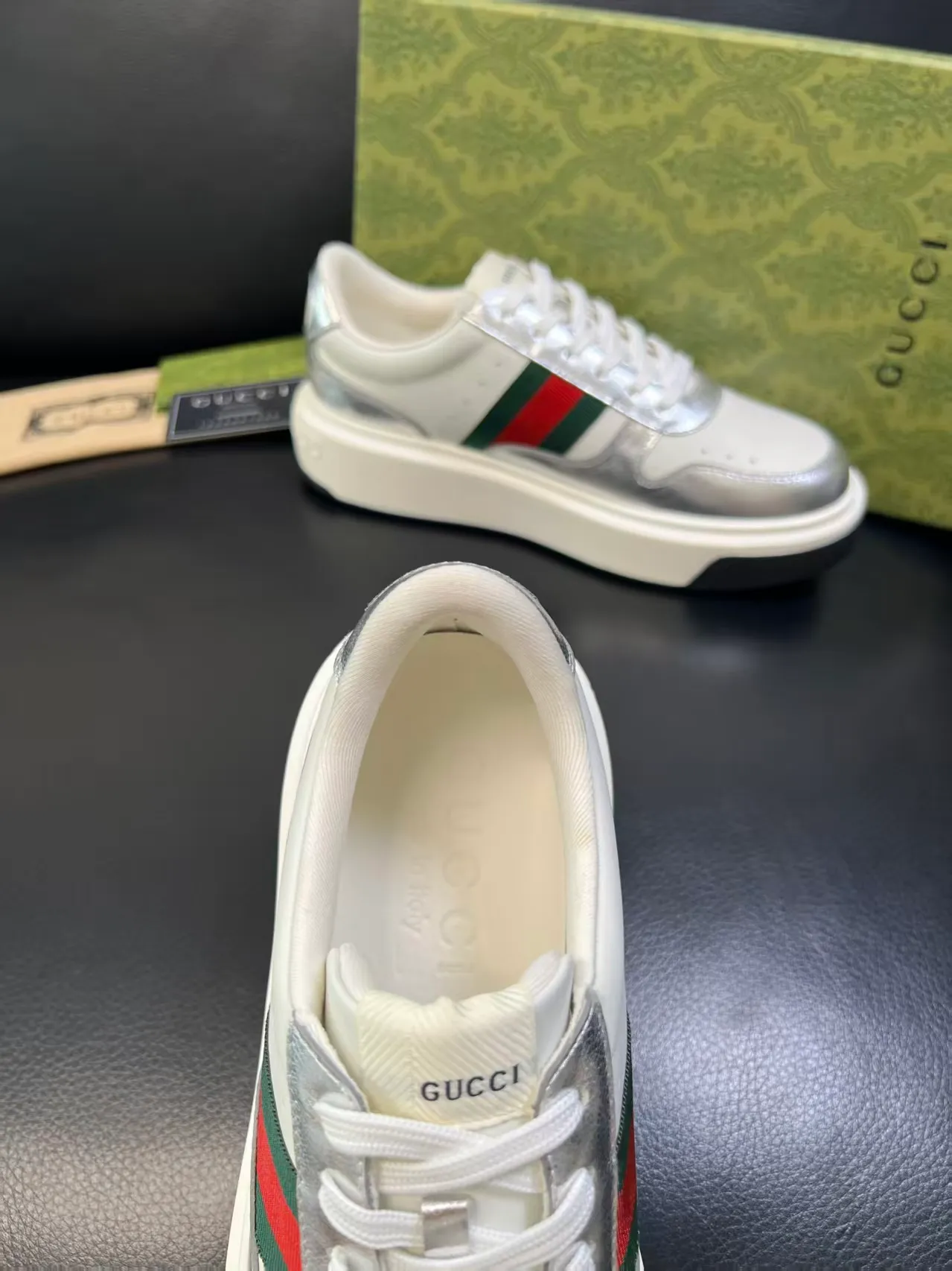 Factory price: 460💰. Gucci's new men's shoes GUCCI [Lightning] latest shoes are shipped. Original quality, fashionable, special materials, sheepskin lining, new packaging. The foot feels super comfortable and the workmanship is impeccable. Size: 38-44, customized 45